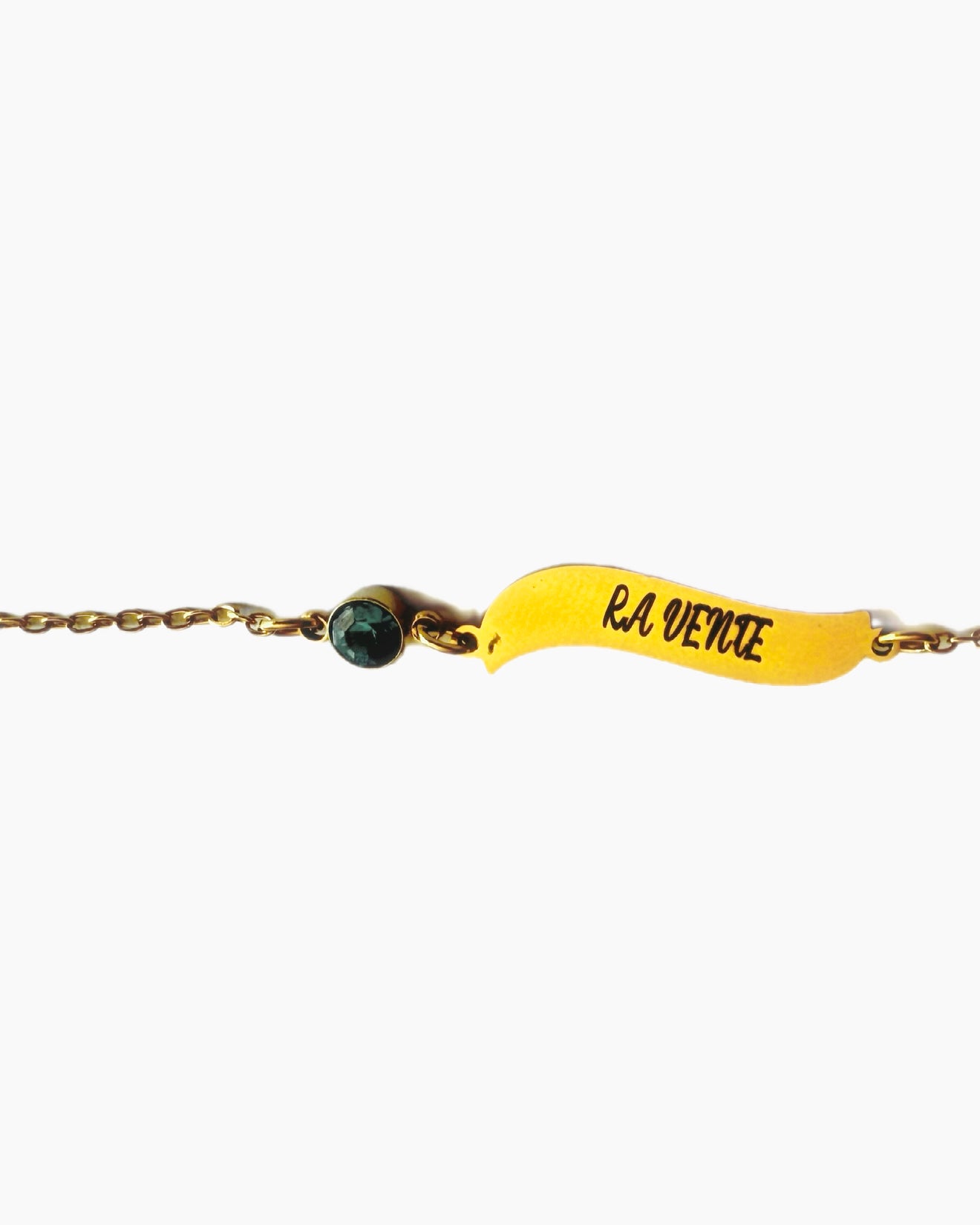 Bracelet 700 bar plate with a beautiful baguette stone